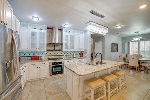 Coffee/tea maker, cookware/dishes/utensils - Great for Gatherings! Stylish Allen Home w/ Patio (Allen)