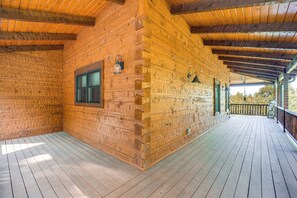 Terrace/patio - Game Room + Deck: Spacious Spruce Pine Retreat! (Spruce Pine)