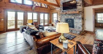 Game Room + Deck: Spacious Spruce Pine Retreat!