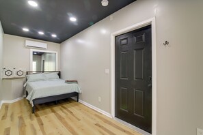 2 bedrooms, Internet, bed sheets - Woodsy North Georgia Mountain Hideaway w/ Fire Pit (Commerce)