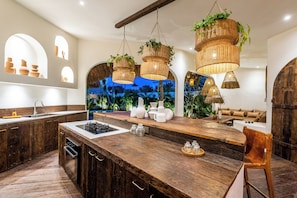 Private kitchen - Villa Lilibelle, Balinese villa 4BR with mezzanine (Kabupaten Badung)