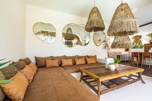 Living area - Villa Lilibelle, Balinese villa 4BR with mezzanine (Kabupaten Badung)