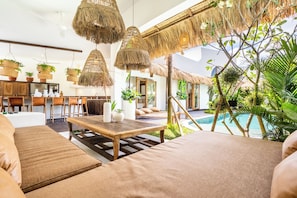 Outdoor dining - Villa Lilibelle, Balinese villa 4BR with mezzanine (Kabupaten Badung)