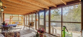 Peaceful Porch! Country Stay Near Elephant Rocks