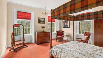 8 bedrooms, free WiFi