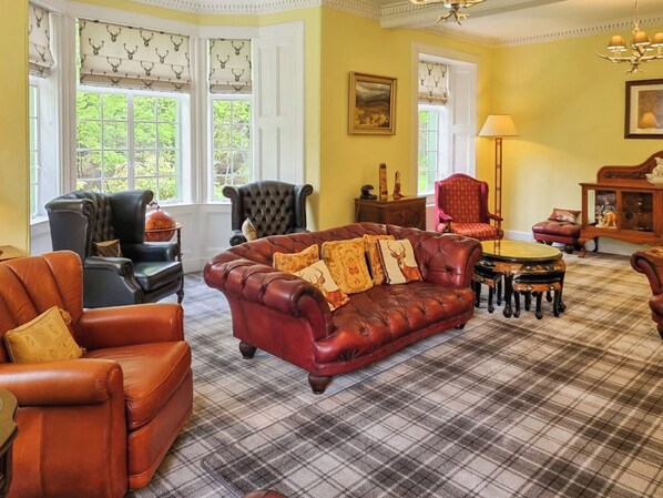 Unclassified image, 1 of 13, button - Glen Doll Lodge - UK51268 (Glen Clova)