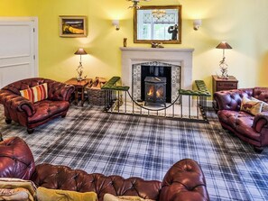 Unclassified image, 4 of 13, button - Glen Doll Lodge - UK51268 (Glen Clova)