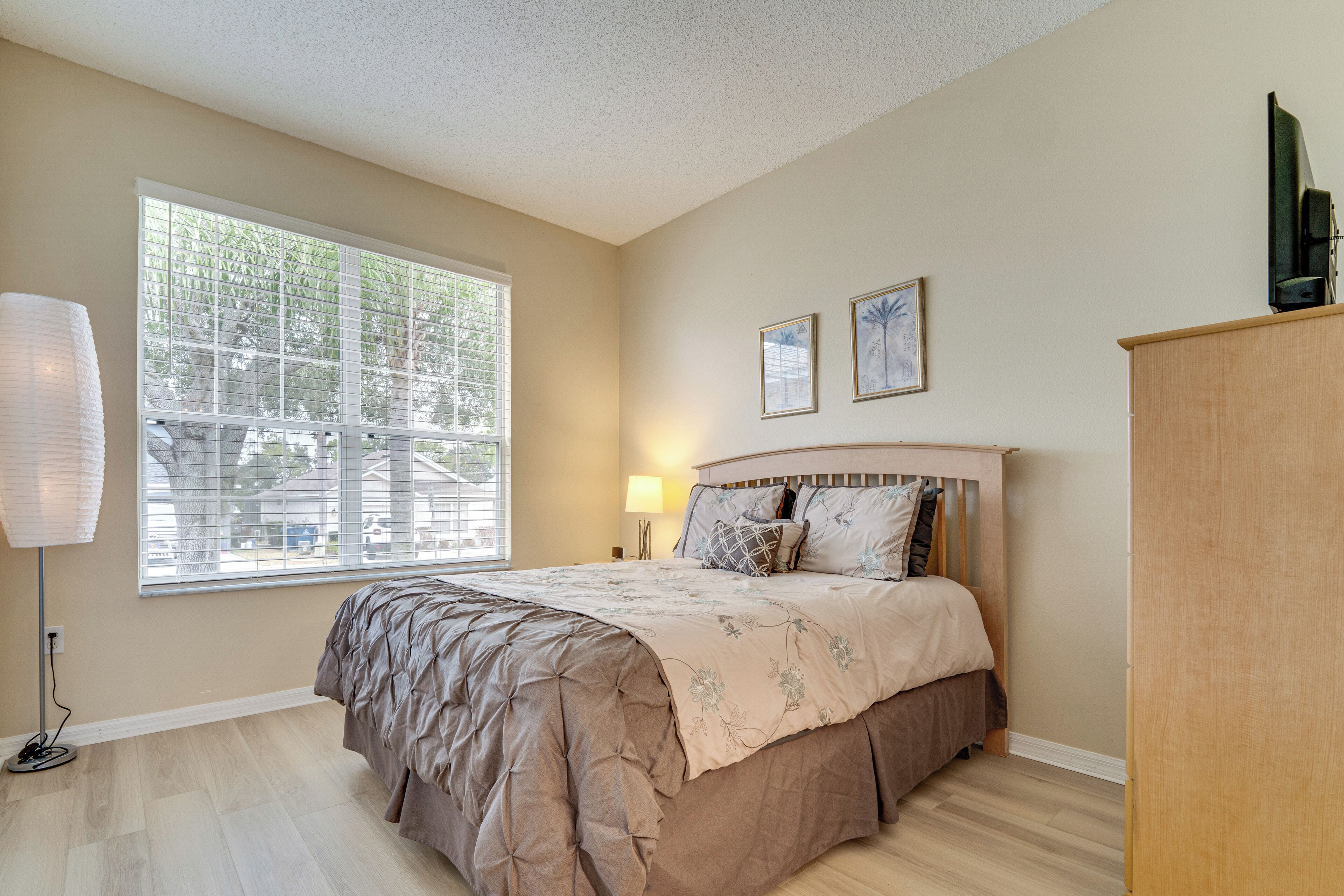 4 bedrooms, iron/ironing board, travel cot, Internet