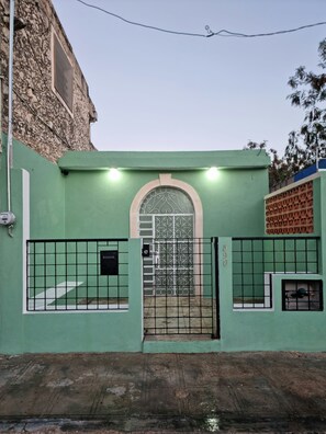 المنشأة من الخارج