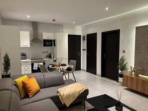 Living area - Fantastic Luxury Gem-5star Location, Pool, Gym (Accra)
