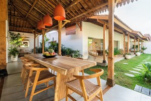 Outdoor dining - Tropical paradise - 4bdrs villa in Bingin Beach (Kabupaten Badung)