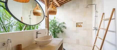 Dusche, Haartrockner, Bidet, Handtücher