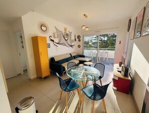 Living area - T3 large terrace - parking WIFI - CLIM 5P (La Grande-Motte)