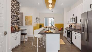 Geladeira, micro-ondas, fogão, cooktop