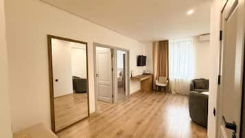 Family Quadruple Room | Iron/ironing board (on request), WiFi (free), bed sheets