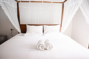 Desk, blackout curtains, iron/ironing board, free WiFi - Orchid Villa By Pardise (Koggala)