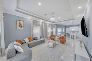 TV - Elegant Modern Retreat. Spacious. Near Med Center (Houston)