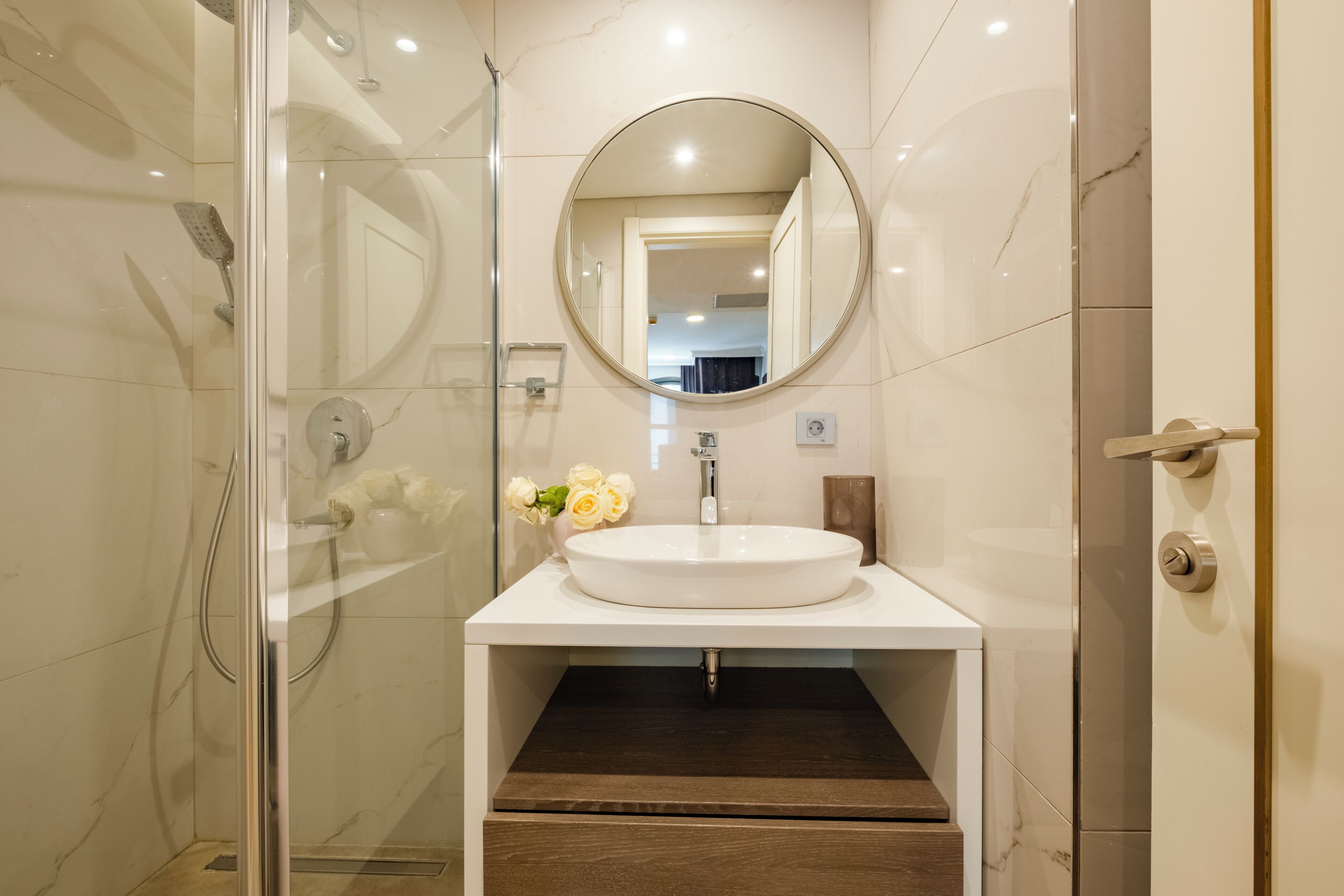 Dusche, Haartrockner, Bidet, Handtücher