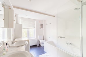 Apartamento, 1 quarto | Banheiro