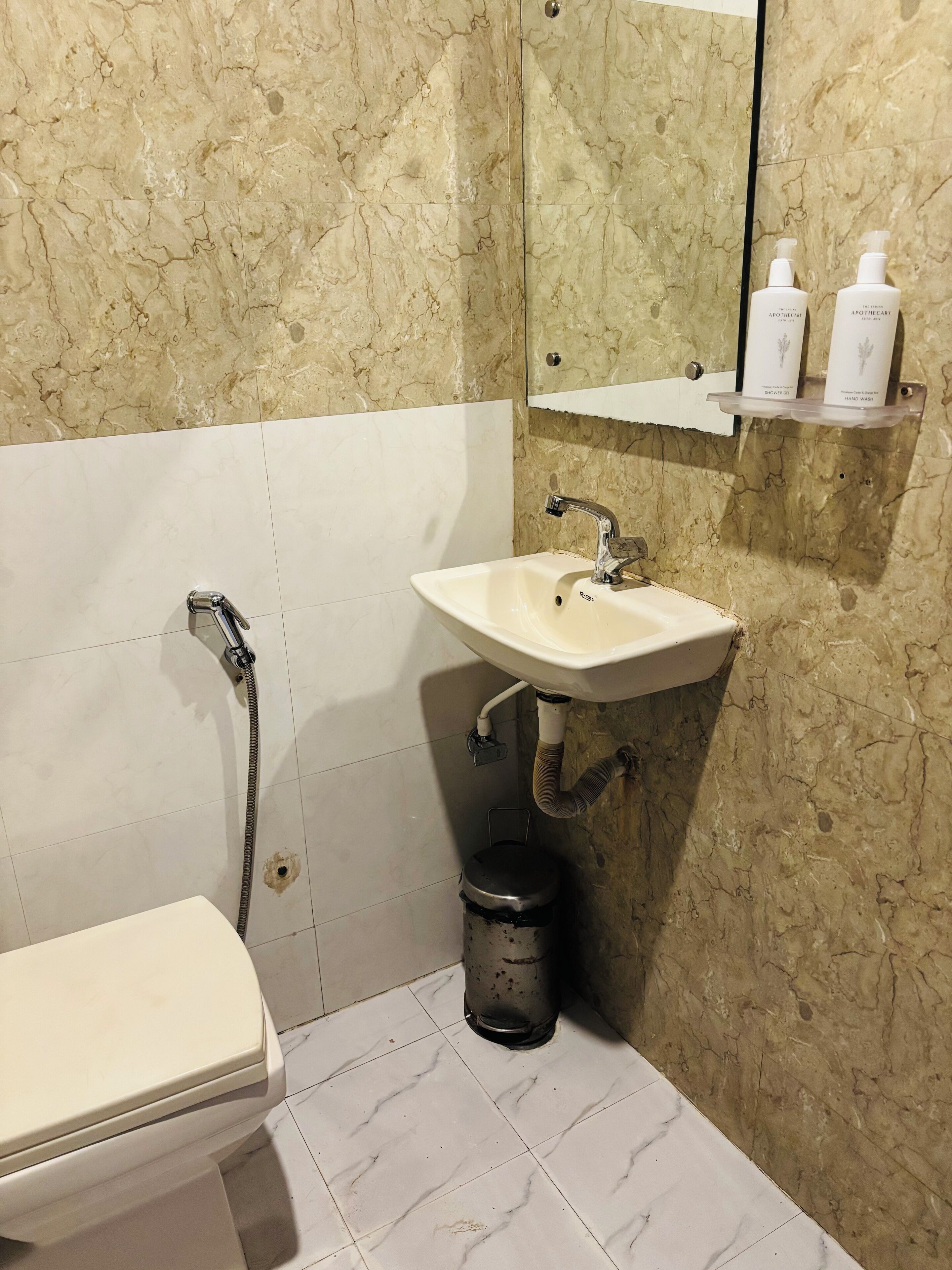 Neljän hengen standard-huone | Kylpyhuone