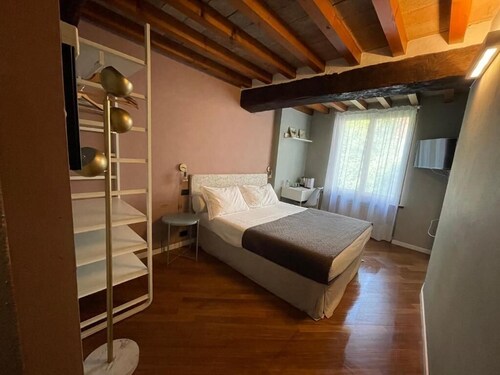Located in Parma, 1.4 km from Parco Ducale Parma,