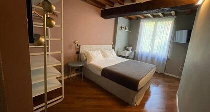 Located in Parma, 1.4 km from Parco Ducale Parma,