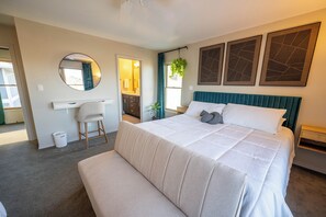 3 habitaciones, tabla de planchar con plancha, wifi y ropa de cama 