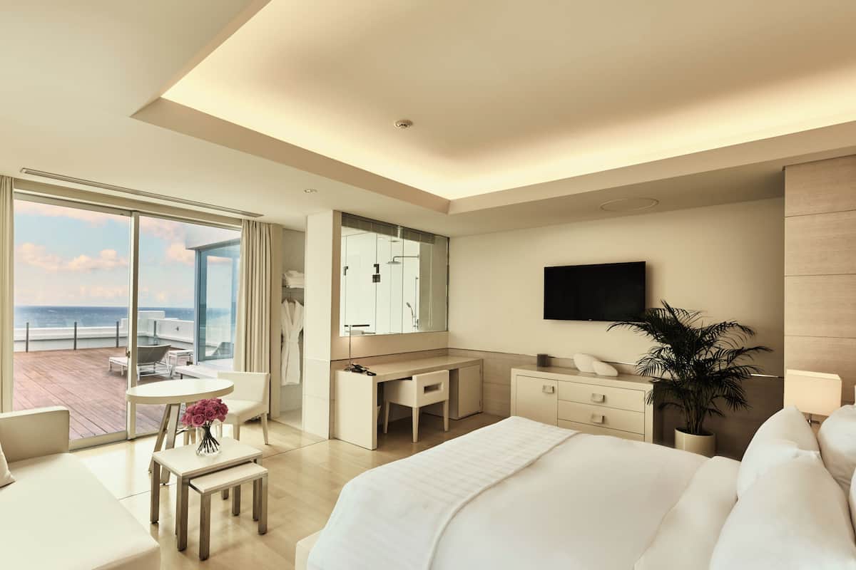 Executive Double Room, Balcony, Ocean View | Free WiFi