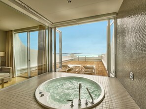 Luxury Twin Room, Balcony, Ocean View | Beach/ocean view - HOTEL GREGES (Munakata)