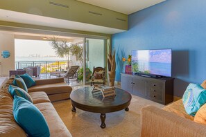 Living area - Oceanfront Luxury Residence Close to Everything! 3BD Condo for rent in Los Muert (Puerto Vallarta)