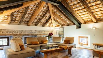 Deluxe Apartment, Patio, Courtyard View