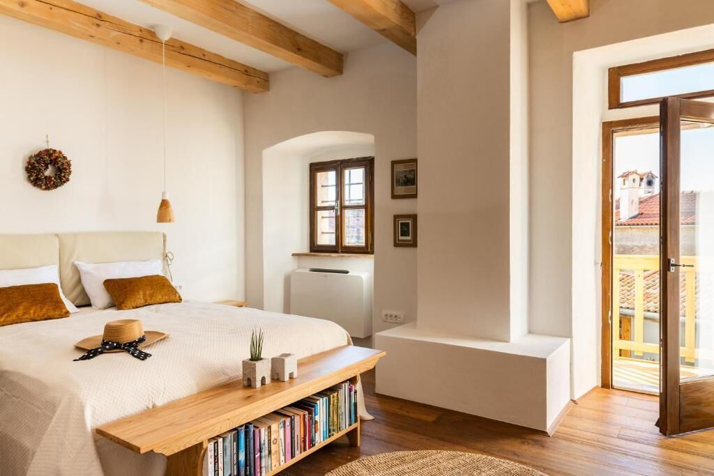 Phòng đôi Deluxe, ban công, quang cảnh sân vườn | Phòng cách âm, bàn ủi/dụng cụ ủi quần áo 