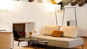 Deluxe Apartment, Patio, Courtyard View | Living area