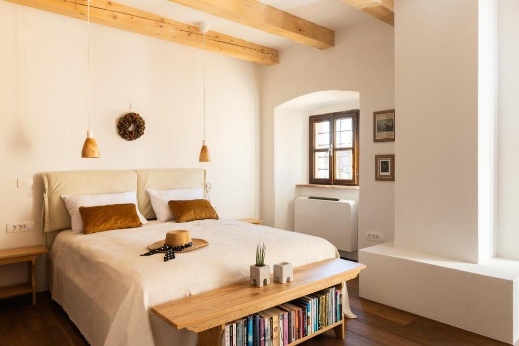 Deluxe Double Room, Balcony, Courtyard View | Soundproofing, iron/ironing board, free WiFi