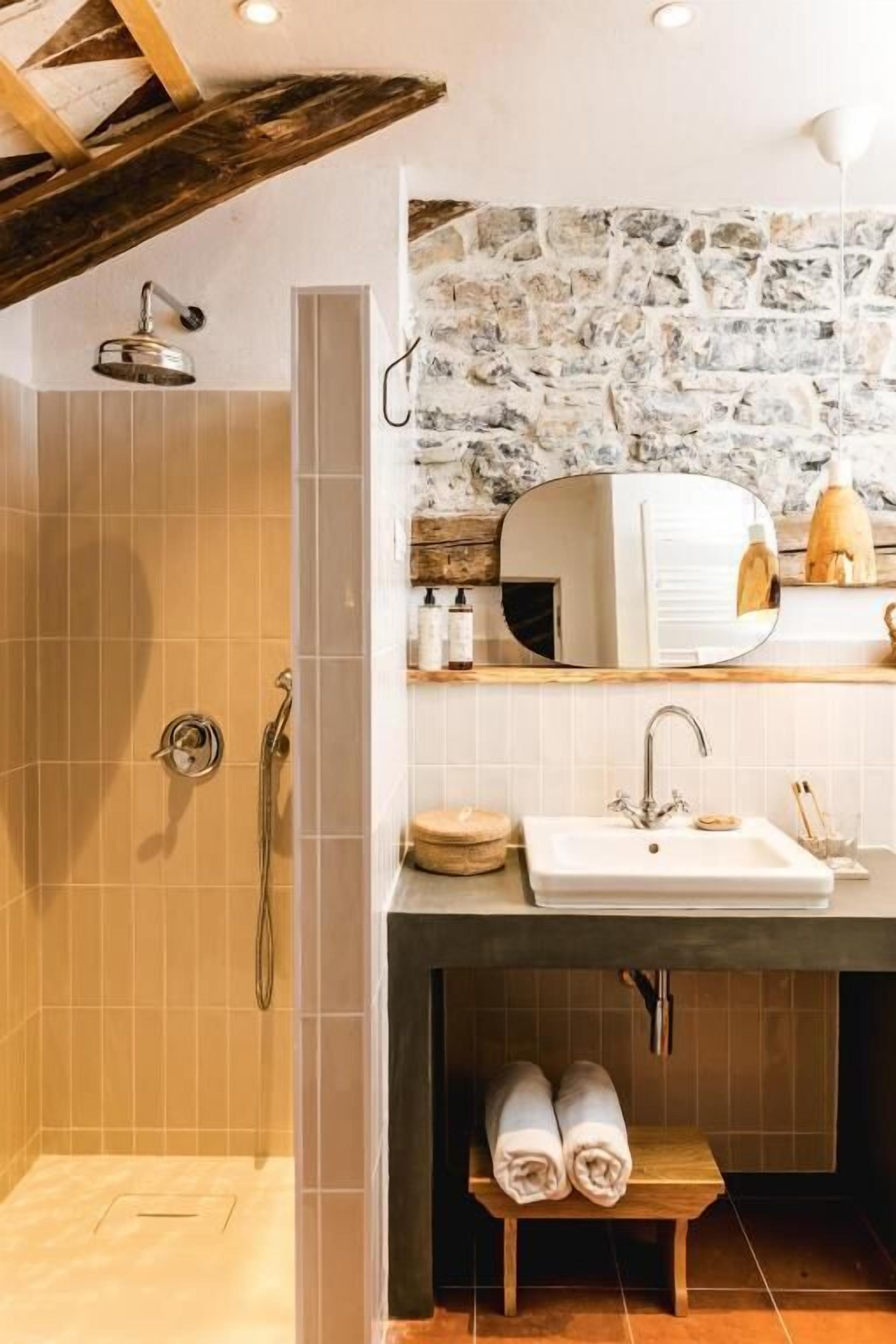 Deluxe Apartment, Patio, Courtyard View | Bathroom