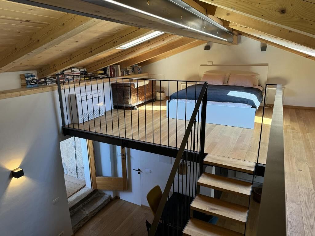 Apartamento Deluxe, balcón, vistas al patio | Sistema de insonorización, tabla de planchar con plancha, wifi gratis