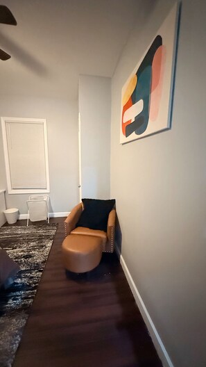 Interior - Clean & Furnished suite near major hospitals. Move-In Ready for Professionals. (Newark)