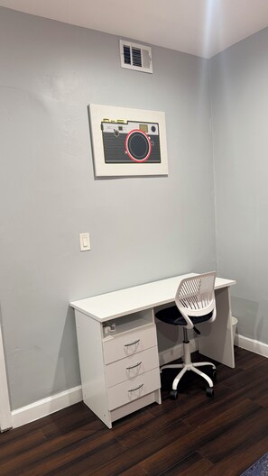 Interior - Clean & Furnished suite near major hospitals. Move-In Ready for Professionals. (Newark)