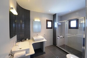 Shower, hair dryer, towels, soap - Two floor villa with great view on both sides of the islandand. (ALONNISOS)
