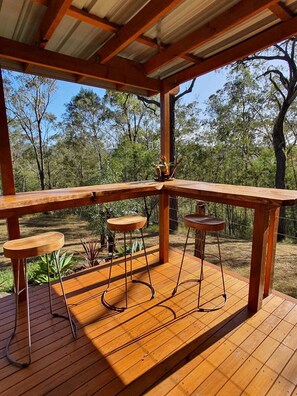 Outdoor dining - Allawah Tiny Home Bush Retreat (Laguna)