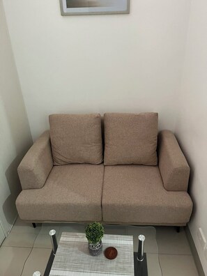 Living area - Cool Residences Tagaytay (Tagaytay)