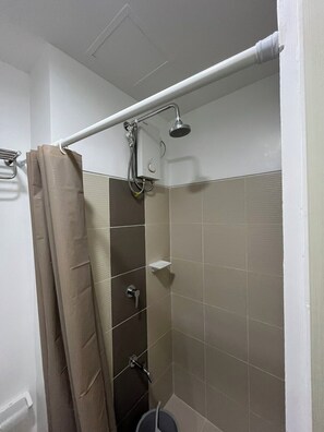 Standard Room, 1 Bedroom | Bathroom | Shower, free toiletries, towels, soap - Cool Residences Tagaytay (Tagaytay)