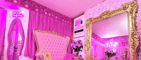 المنشأة من الداخل