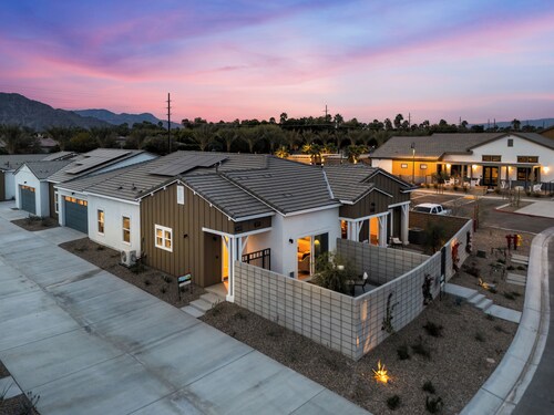 Resort Pool + Hot Tub + Gym + Coworking Lounge + Firepit | Summerwell