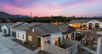 Resort Pool + Hot Tub + Gym + Coworking Lounge + Firepit | Summerwell
