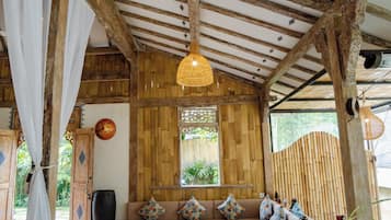 Villa - 2 sovrum - balkong - utsikt mot trädgården | Vardagsrum