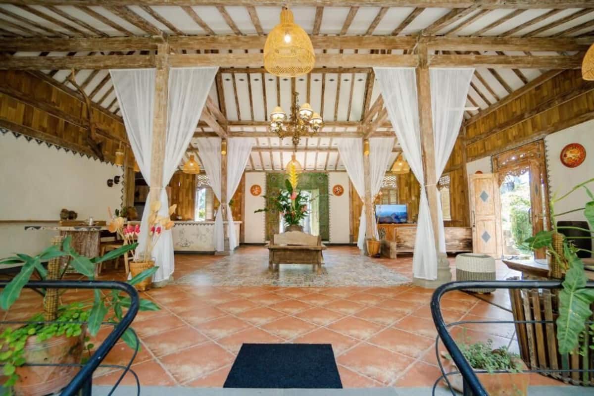 Villa, 2 Bedrooms, Balcony, Garden View | Lobby