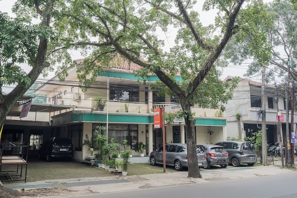 Exterior - rehat at hotel kurnia karapitan (Bandung)