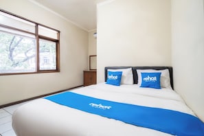 Deluxe Double Room | Hypo-allergenic bedding, desk, free WiFi - rehat at hotel kurnia karapitan (Bandung)