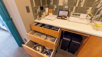 Fridge, microwave, stovetop, cookware/dishes/utensils